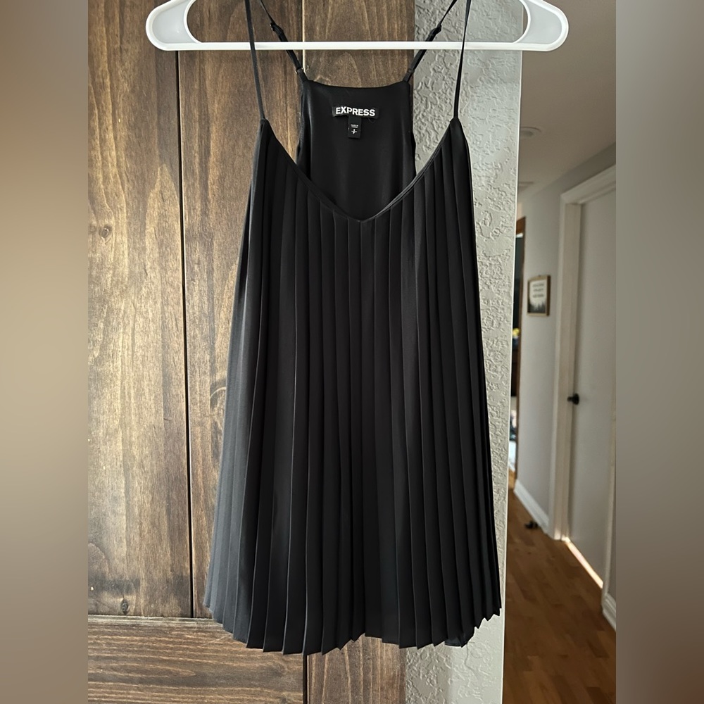 Express pleated top size small